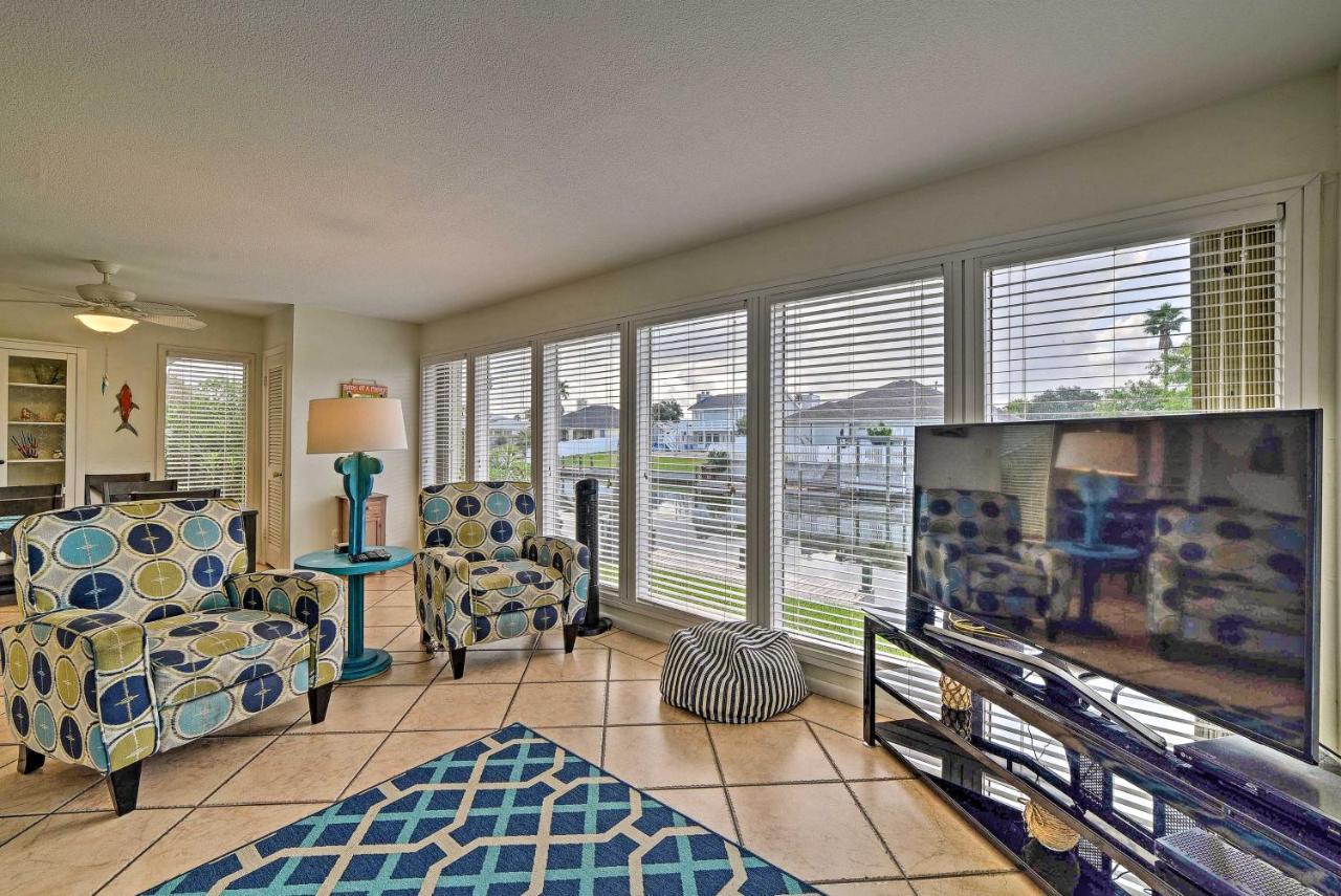 Breezy Corpus Christi Condo With Deck And Fishing Dock Kültér fotó